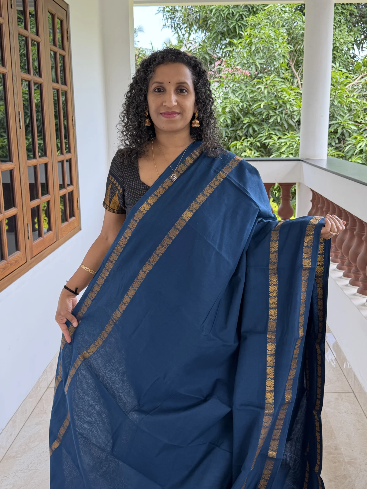 Peacock Blue Madurai Sungudi Cotton Saree With Zari Peacock Gap Border Psc092 1